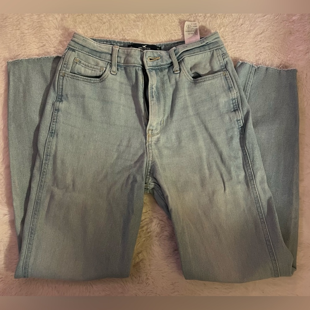 HOLLISTER ULTRA HIGH RISE MOM JEANS